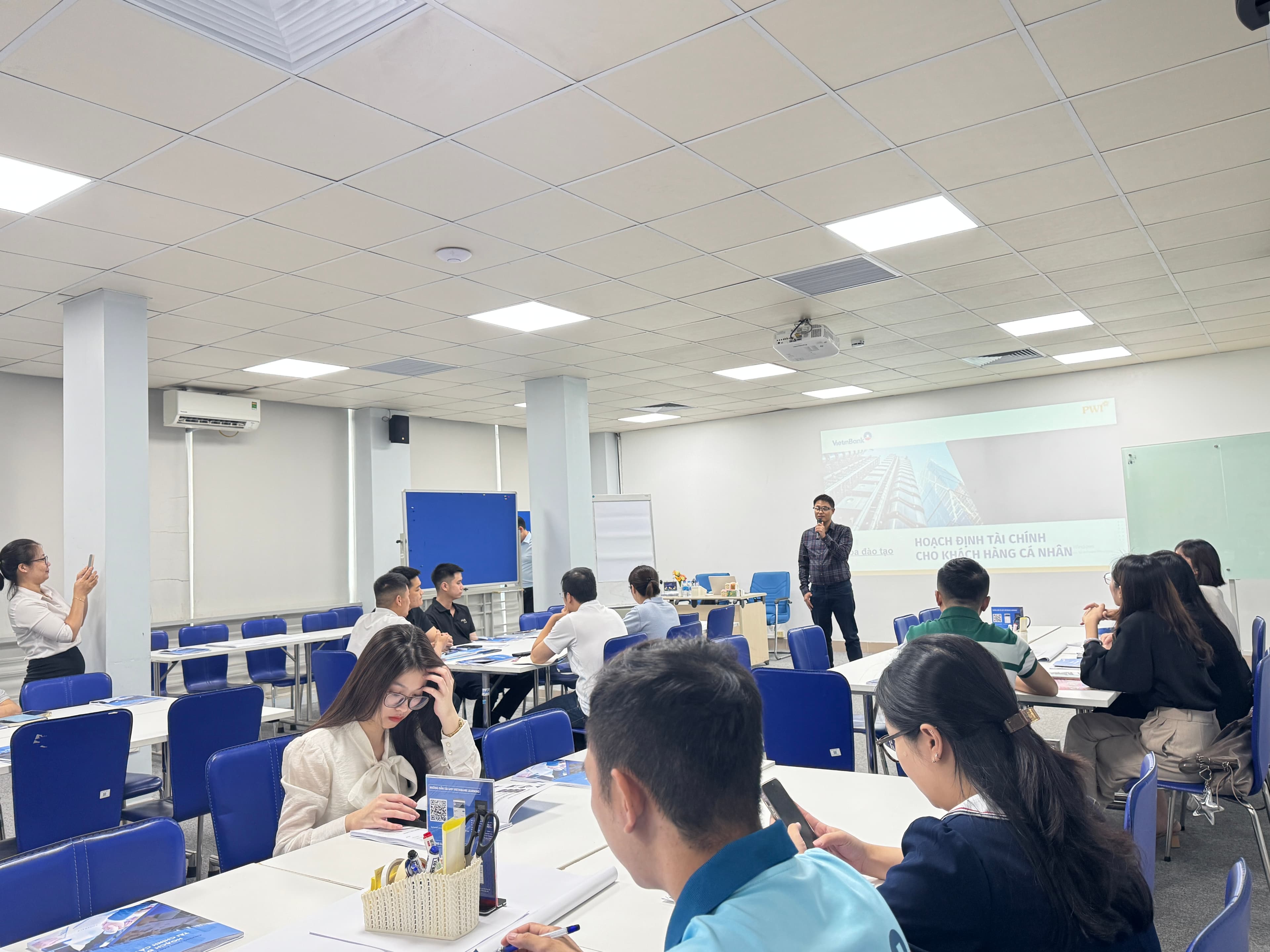 Trưởng phòng Khách hàng Ưu tiên (SRM)